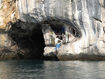 melinas beach front bungalow