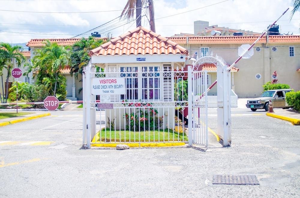 Kingston Guest Apt At Oakland,Kingston>>Jamaica,0 star
