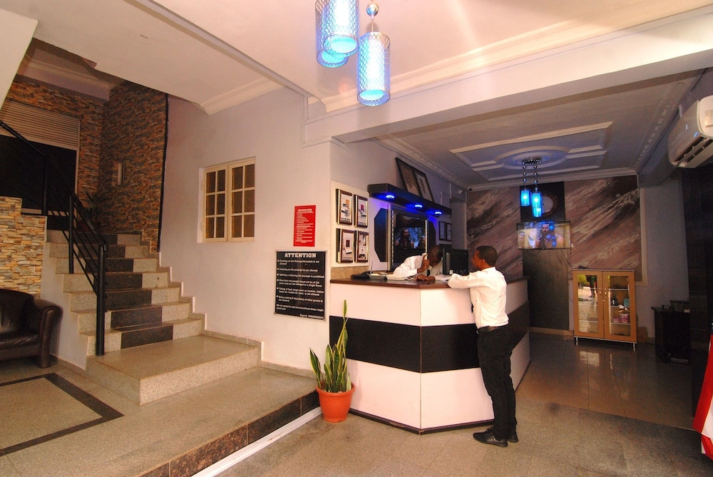 silverland hotel and suites