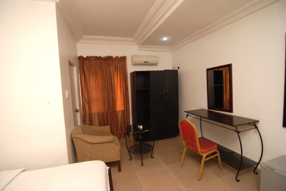 silverland hotel and suites
