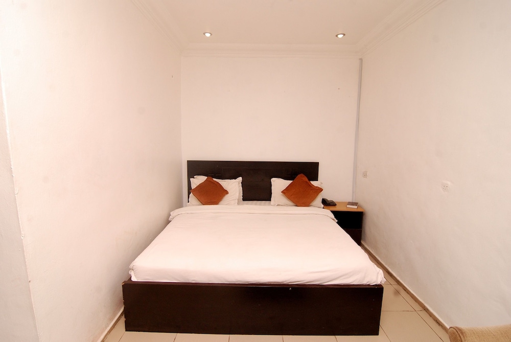 silverland hotel and suites