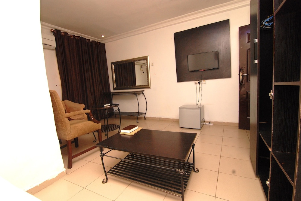 silverland hotel and suites