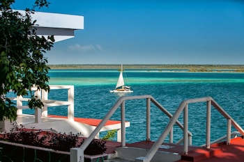 Hotel Laguna Bacalar,Chetumal>>Bacalar,3 star