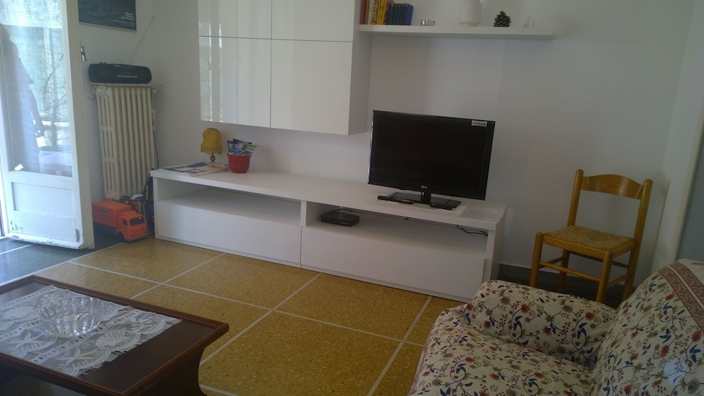 sestri mare and beach services residence