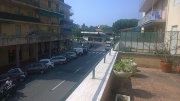 sestri mare and beach services residence