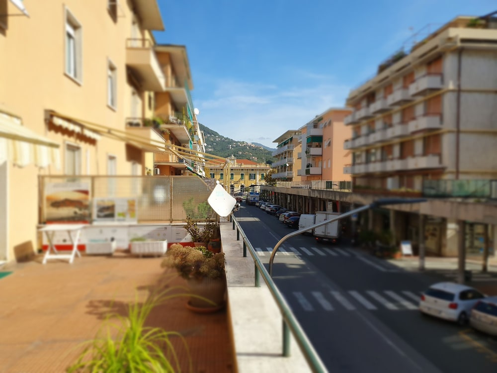 sestri mare and beach services residence