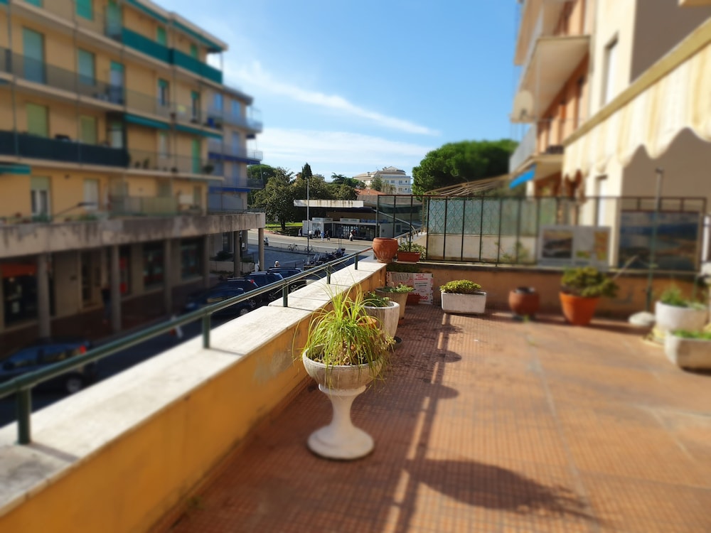 sestri mare and beach services residence