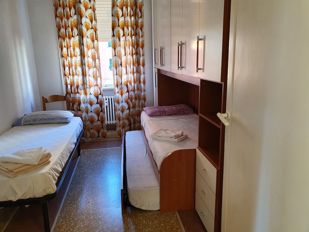 sestri mare and beach services residence
