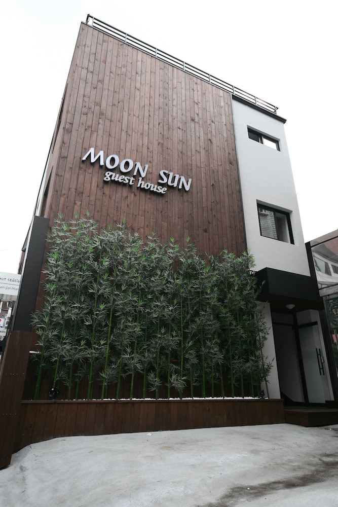 moon sun guesthouse