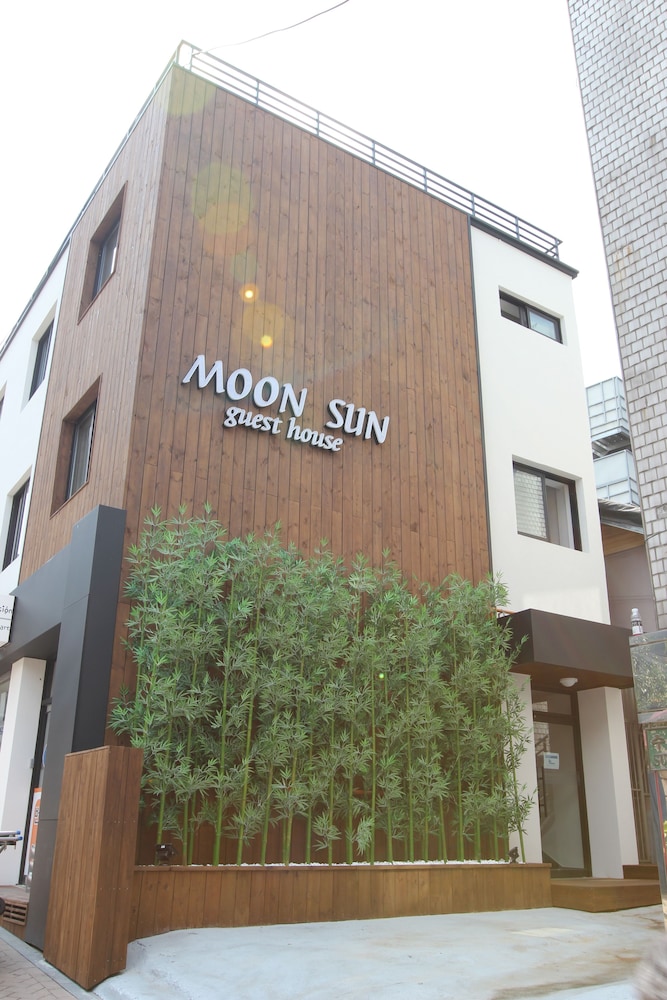moon sun guesthouse