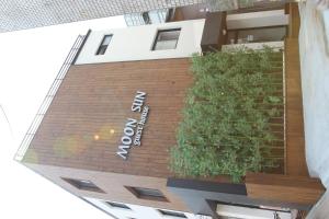 moon sun guesthouse