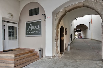 hotel arcade