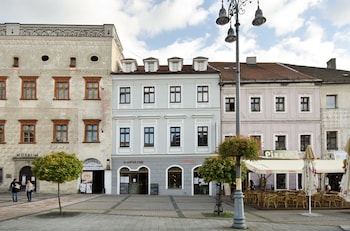 hotel arcade
