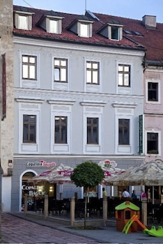 hotel arcade