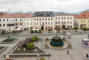 hotel arcade