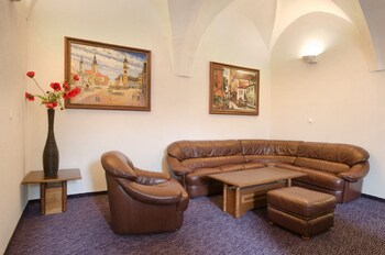 hotel arcade