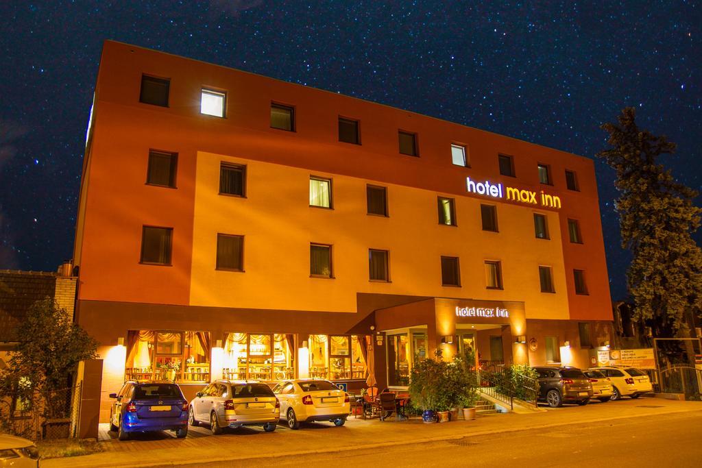 max inn hotel