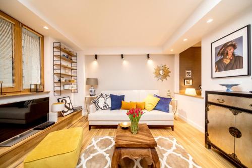 golden apartament by your freedom