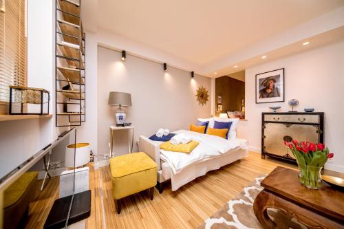 golden apartament by your freedom