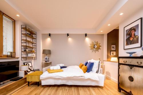 golden apartament by your freedom