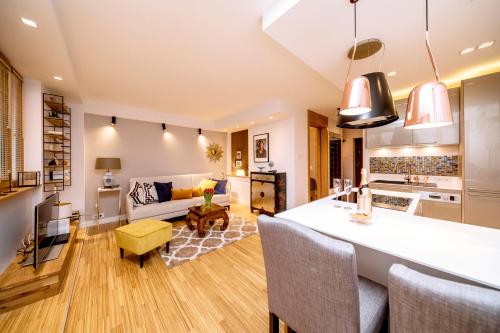 golden apartament by your freedom