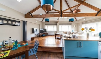 dream stays bath queen street