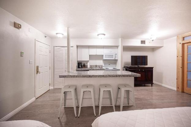 stay together suites 1bd1ba w bonusrm