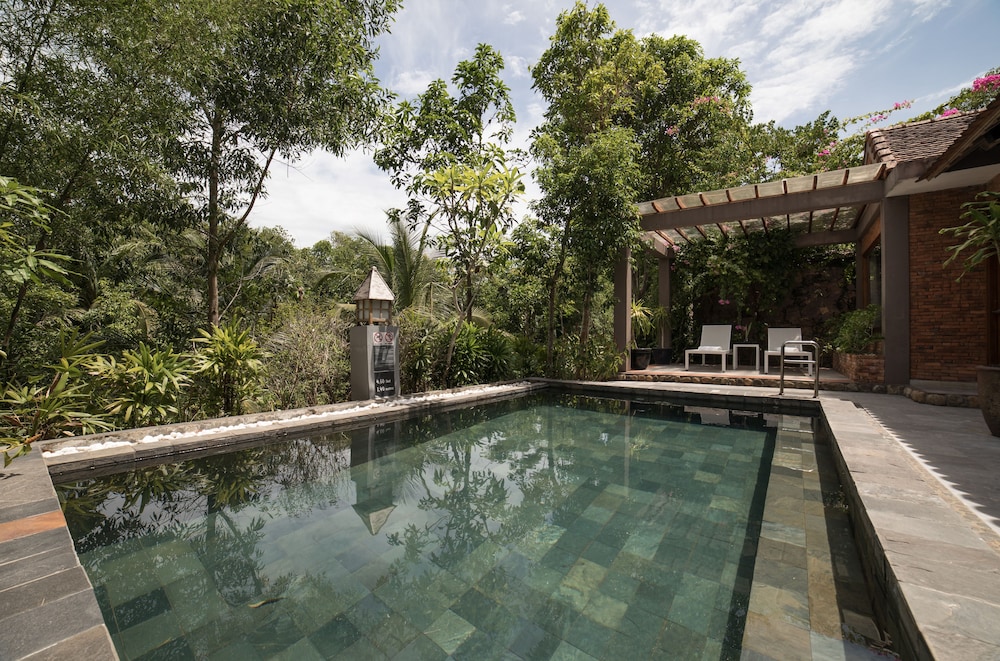 pilgrimage wellness retreat