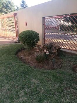 Naisar Sparkling White Apartment,Daveyton>>Brakpan,0 star