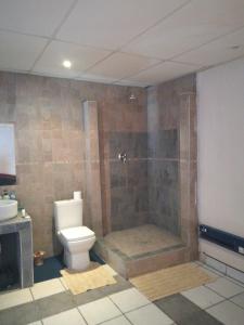 naisar sparkling white apartment