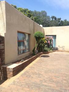 naisar sparkling white apartment