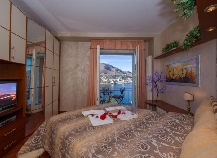 lo specchio del lago