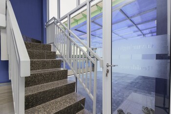 reddoorz syariah near metropolitan mall bekasi