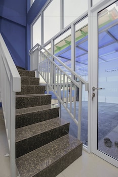 reddoorz syariah near metropolitan mall bekasi