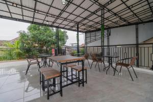 reddoorz syariah near metropolitan mall bekasi