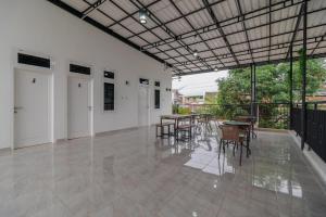 reddoorz syariah near metropolitan mall bekasi