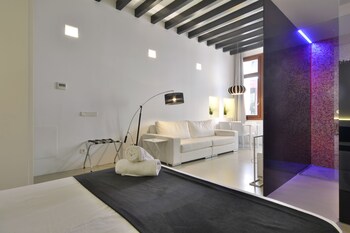 lonja suites apartments