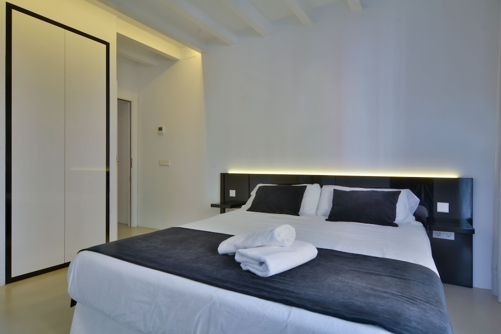 lonja suites apartments