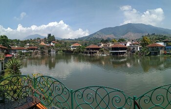 villa lot 5 lake view for 30 pax