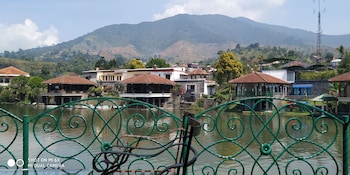 villa lot 5 lake view for 30 pax