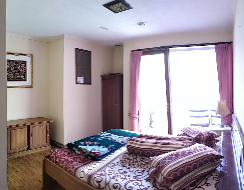 villa lot 5 lake view for 30 pax