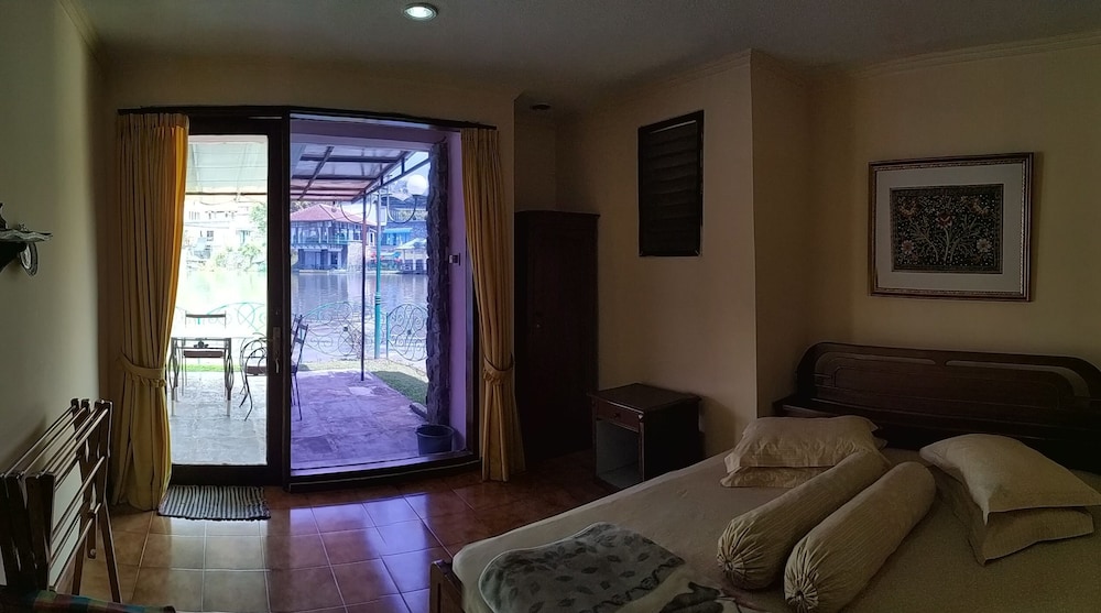 villa lot 5 lake view for 30 pax