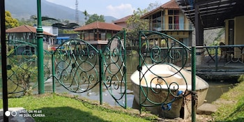 villa lot 5 lake view for 30 pax