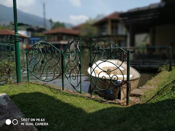 villa lot 5 lake view for 30 pax