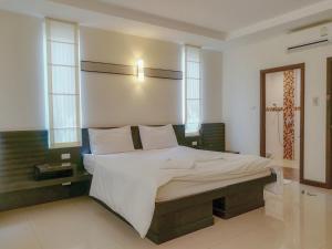 k m house