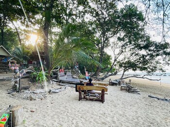 Koh Phu Valley,Ko Jum>>Ban Nua Khlong,2.5 star