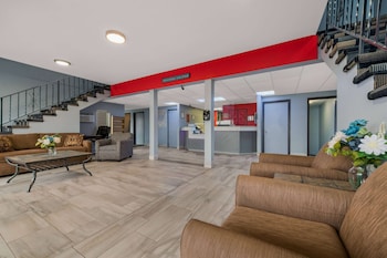 econo lodge inn and suites