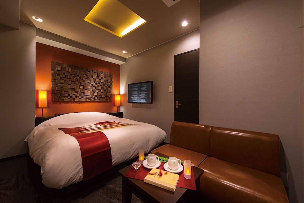 hotel corest adults only