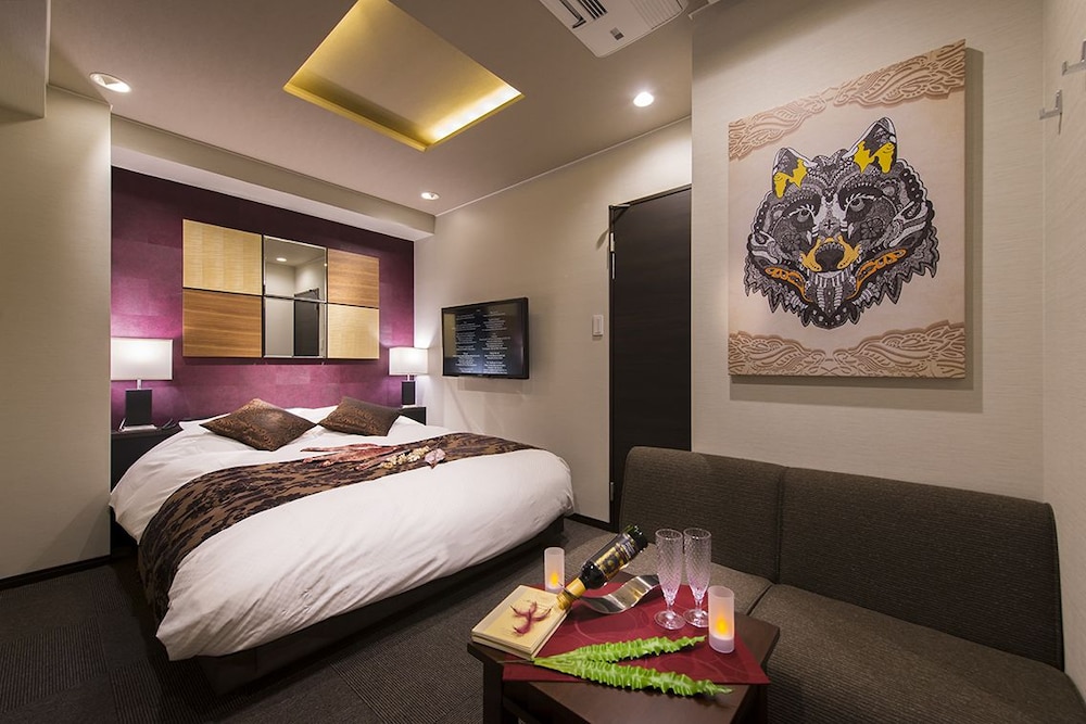 hotel corest adults only