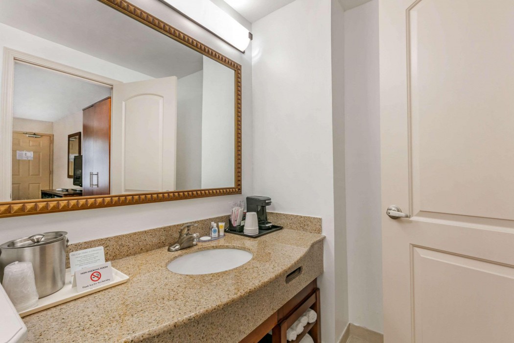 comfort inn and suites vancouver downtown city center